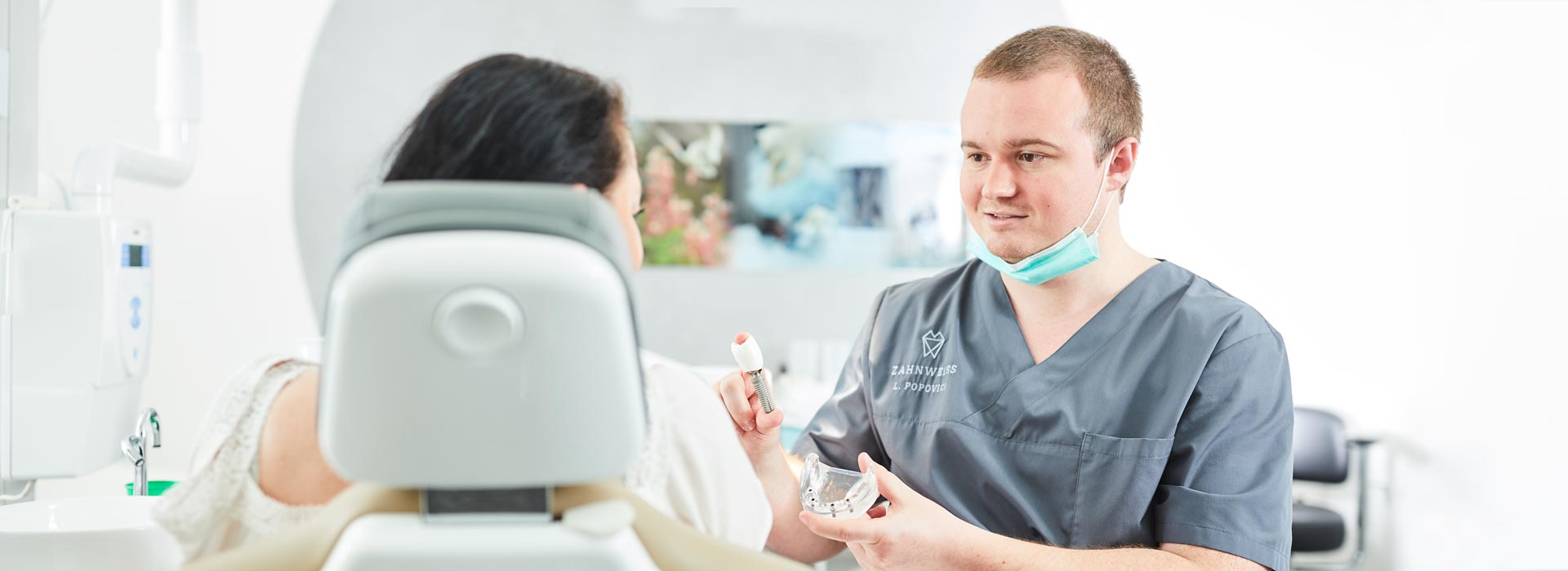 ZAHNWEISS – Praxis für moderne Zahnmedizin - Implantate und Knochenaufbau 1