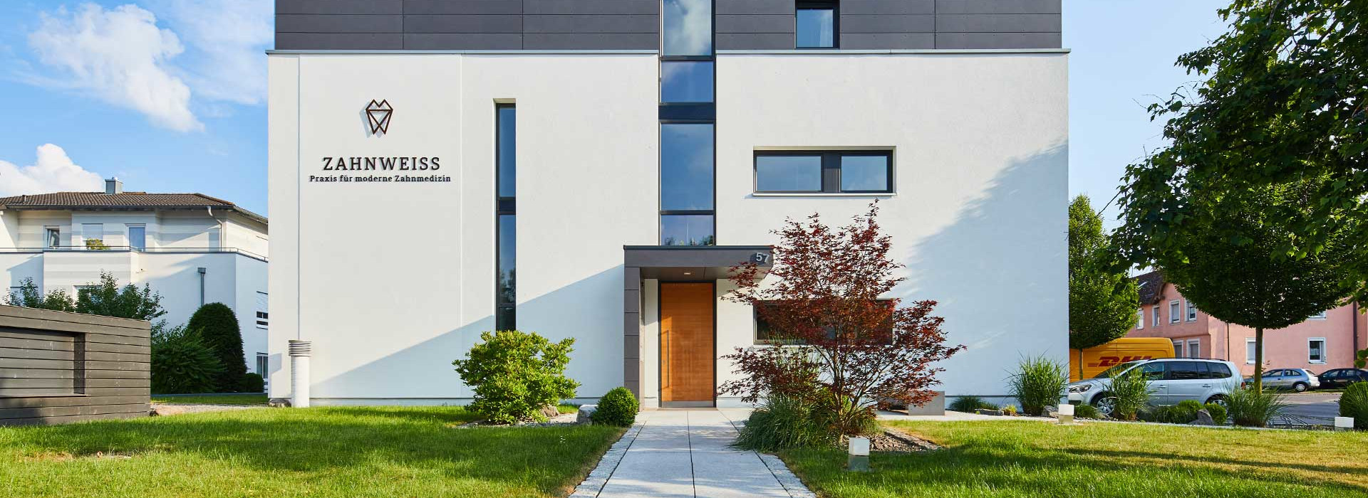 ZAHNWEISS – Praxis für moderne Zahnmedizin - Ihr Zahnarzt für Blumberg 1