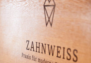 Gut vorbereitet zum Besuch beim Zahnarzt nahe Trossingen.